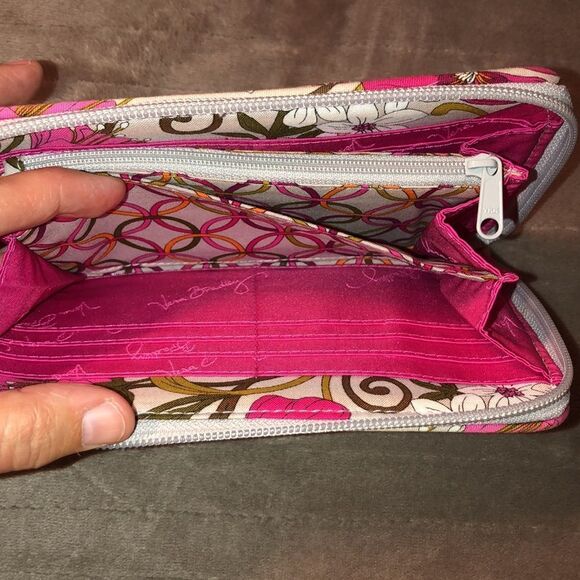 VB Tea Garden Gray Pink Orange White Fuchsia Quilted Floral Zip Around Wallet - Picture 10 of 10